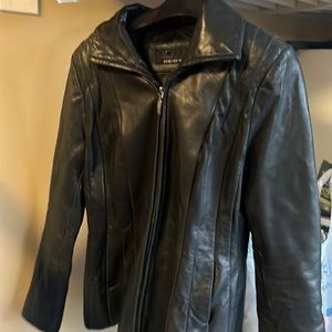 Jones New York size small, supple leather jacket, vintage